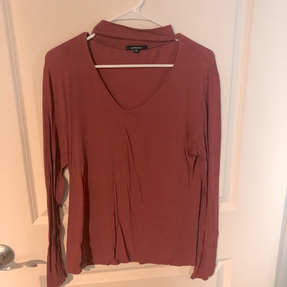 Women’s Medium (Tag says XL)Rust Color long sleeve top. Fits more like a Medium.